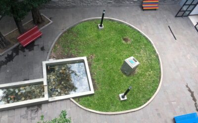 Bancos intervenidos en la plaza «Héroes de Malvinas»